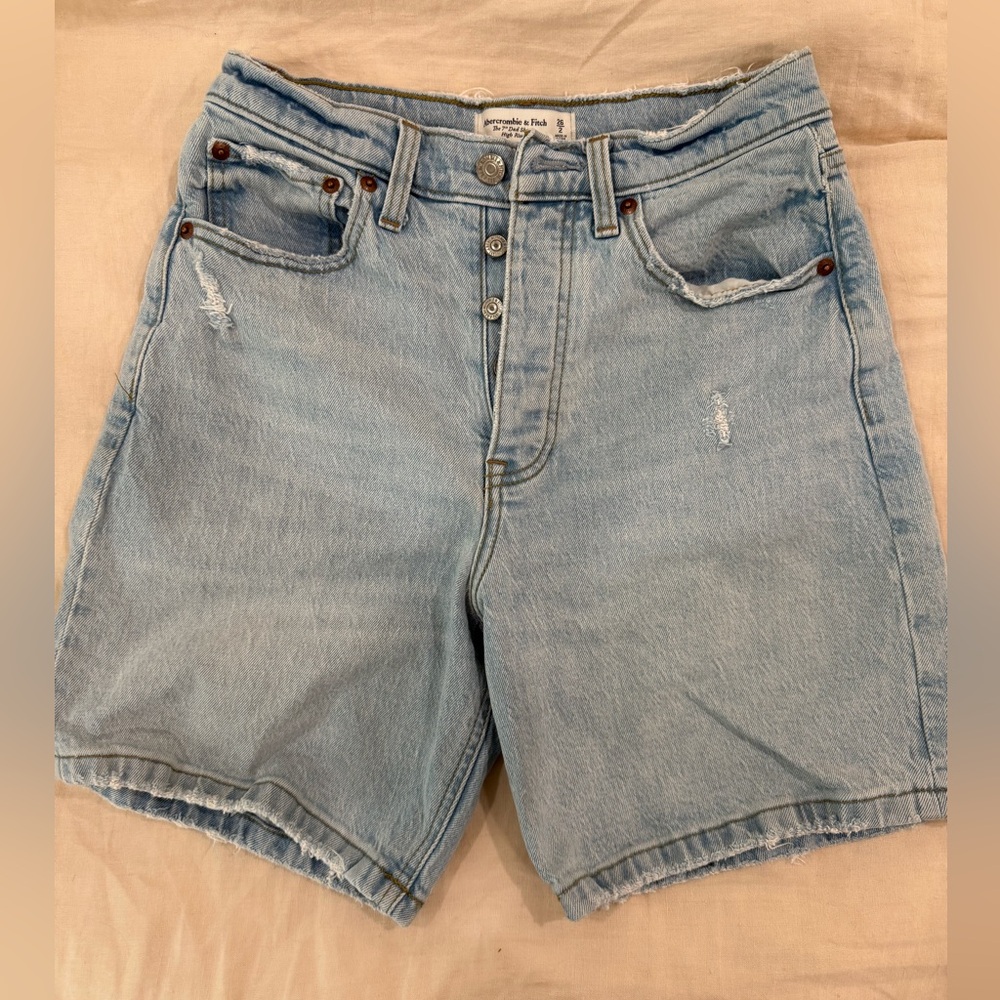 Abercrombie & Fitch High Rise 7 Inch Dad Shorts Light Wash Size 26